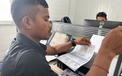 Độc lạ SEA Games 32: Chủ nhà Campuchia dùng đinh đục lỗ thẻ tác nghiệp