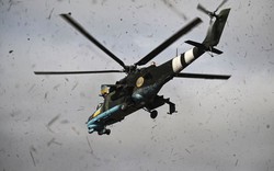 Ảnh thế giới 7 ngày qua: Xe tăng, trực thăng của Ukraine thực hiện nhiệm vụ tấn công mục tiêu