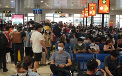 Bán sạch vé máy bay từ TP.HCM đến các điểm du lịch, các hãng "gặp khó" trong việc tăng chuyến