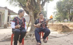 Nghe già làng ở Đà Nẵng kể chuyện nên duyên vợ chồng nhờ tiếng đàn Ta lư