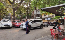 Sân chơi chung tại phường Thanh Xuân Bắc (Thanh Xuân) biến thành nơi để xe, bán hàng