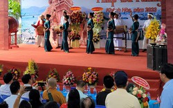 Hàng nghìn người dân tham dự lễ hội Tháp Bà Ponagar Nha Trang