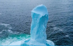Tảng băng trôi gây chú ý ngoài khơi Canada