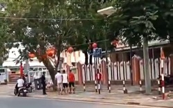 Phú Quốc: Xôn xao nhóm thanh niên cầm rựa đi vào trụ sở UBND xã