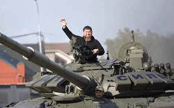 Tổng thống Chechnya khen xe tăng T-72 Nga "tiện nghi như siêu xe Maybach"
