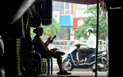 Tiểu thương như ngồi trên "đống lửa" vì chợ Ngã Tư Sở xuống cấp, hàng thì ế ẩm