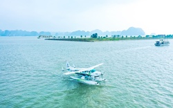 Du khách hào hứng trải nghiệm bay thuỷ phi cơ ngắm Vịnh Hạ Long