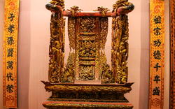 Chiêm ngưỡng ngai thờ thếp vàng 300 năm tuổi là Bảo vật Quốc gia ở Thái Bình