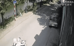 Clip NÓNG 24h: Tài xế taxi mở cửa xe bất cẩn khiến nữ sinh thiệt mạng