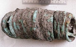 Một cái gò ở đồng đất Long An phát hiện mộ táng người cổ hàng ngàn năm với bộ vòng nguyên khối