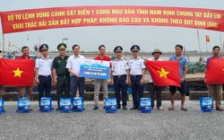 Nam Định: Trao tặng 1.000 lá cờ Tổ quốc cho ngư dân huyện Hải Hậu