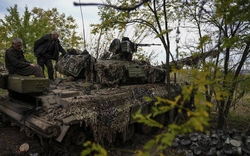 'Sói trắng' Ukraine tấn công xe tăng Nga