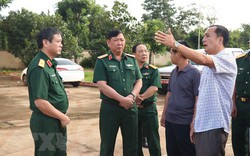 Thượng tướng Huỳnh Chiến Thắng và Đoàn công tác của Bộ Quốc phòng kiểm tra hiện trường vụ tấn công tại Đắk Lắk