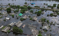 Chiến sự Nga-Ukraine: Ác mộng không hồi kết của Kherson vì lũ lụt, xung đột, pháo kích triền miên