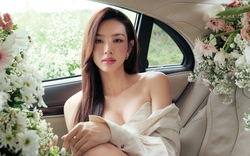 Hoa hậu Thùy Tiên đẹp tựa "nàng thơ" trên xe hoa, quyến rũ không kém mỹ nhân Cần Thơ chân dài 1,23m 