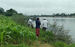 Cán bộ, hội viên, nông dân phường Tứ Hạ ở Thị xã Hương Trà cùng diệt phá cây mai dương dọc sông Bồ