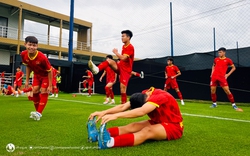 Trung vệ U17 Việt Nam cao 1m91 nổi bật tại sân Rajamangala