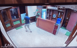 Clip NÓNG 24h: Khoảnh khắc người đàn ông trên du thuyền Cát Bà rơi xuống biển tử vong, nghi do say thuốc lào