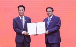 Thủ tướng chào mừng tân Bộ trưởng Đặng Quốc Khánh lần đầu tiên họp Chính phủ