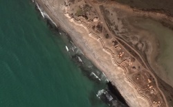 Những bãi biển 'gần như trống rỗng', vắng như 'chùa bà đanh' ở Crimea khi Nga tăng cường phòng thủ
