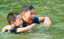 Chi 1,3 tỷ đồng, người dân ngoại thành Hà Nội "biến" ao làng thành bể bơi miễn phí 