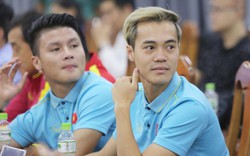 Xuất ngoại 1 năm, Quang Hải thi đấu ít hơn 5 tháng của Văn Toàn