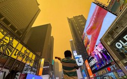 Clip: Bầu trời thành phố New York "nhuộm màu đỏ" khiến nhiều người lo lắng