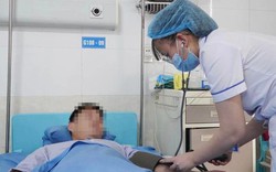 Nam thanh niên đang làm ruộng, bị máy cày đâm thủng sâu vào bụng