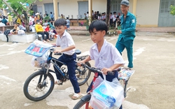 Khánh Hòa: Trao tặng 1.496 suất quà cho người dân khó khăn