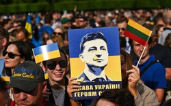 TT Ukraine Zelensky được chào đón như ngôi sao nhạc rock ở Vilnius khi dự Hội nghị thượng đỉnh NATO 