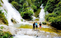 Nơi có thác nước 3 tầng trải dài suốt 3km vừa được chọn là 'Làng văn hóa du lịch cộng đồng' này ở đâu?