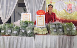 Hợp tác xã nông sản ở Hà Nam bán rau hữu cơ đắt gấp 3 lần rau ngoài chợ, khách vẫn tìm mua tận ruộng