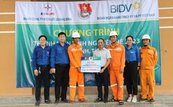 PC Quảng Bình đưa công trình chiếu sáng bằng năng lượng mặt trời đến với học sinh Bru - Vân Kiều