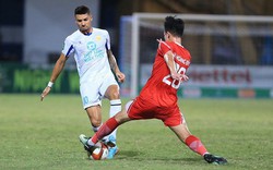 Vừa xin nhập tịch Việt Nam, ngoại binh Brazil hay nhất V.League 2023 đã gặp... vận đen