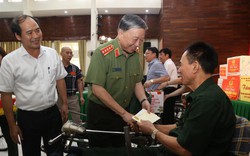 Bộ trưởng Bộ Công an Tô Lâm thăm hỏi, tặng quà các thương, bệnh binh tại Bắc Ninh