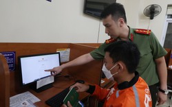 Cảnh người dân làm hộ chiếu ở Hà Nội