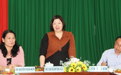 Phó Chủ tịch BCH TƯ Hội Nông dân Việt Nam Cao Xuân Thu Vân làm việc với Hội Nông dân tỉnh Bến Tre