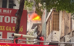 Hà Nội: Nhà 5 tầng cháy lớn, nghi có người mắc kẹt khó qua khỏi 