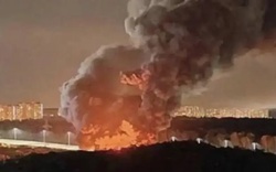 Cháy dữ dội tại nhà kho gần dinh thự của ông Putin, nổ lớn rung chuyển Kiev