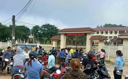 Vụ phụ huynh 'quây' trường ở Phú Thọ: Hiệu trưởng xin từ chức