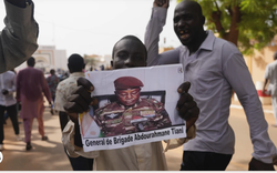 Pháp và Châu Âu vội vàng sơ tán công dân khỏi Niger sau đảo chính bất ngờ