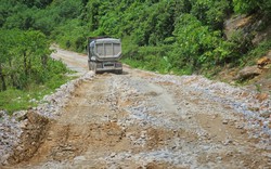 Tỉnh lộ 532 xuống cấp trầm trọng, người dân ở "thủ phủ" khoáng sản ở Nghệ An nơm nớp khi lưu thông