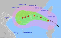 Tin bão mới nhất: Bão SAOLA giật cấp 17 tiệm cận cường độ của một siêu bão, hướng vào biển Đông