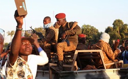 Các cuộc đảo chính quân sự làm rung chuyển châu Phi gần đây