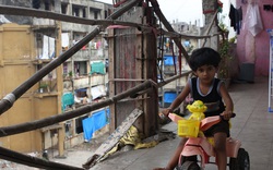 Nhà tập thể đổ nát, nhiều người Ấn Độ chấp nhận rủi ro để có nơi ở tại thành phố