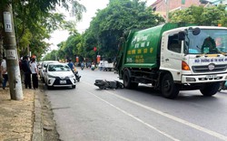 VIDEO: Tài xế ô tô mở cửa bất cẩn, người phụ nữ chết thảm dưới bánh xe chở rác