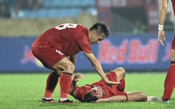 Hy hữu: 20 phút, 2 tuyển thủ ĐT Việt Nam nhập viện gấp vì chấn thương