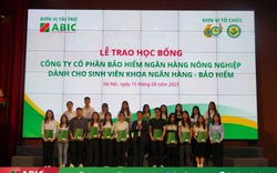 Bảo hiểm Agribank trao 20 suất học bổng cho sinh viên Học viện Tài chính