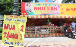 Sự thật đằng sau những tấm bảng bánh trung thu “mua 1 tặng 1” khắp Sài Gòn