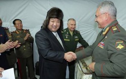 Ông Kim Jong-un được tặng món quà đặc biệt chưa từng thấy trong chuyến thăm Nga